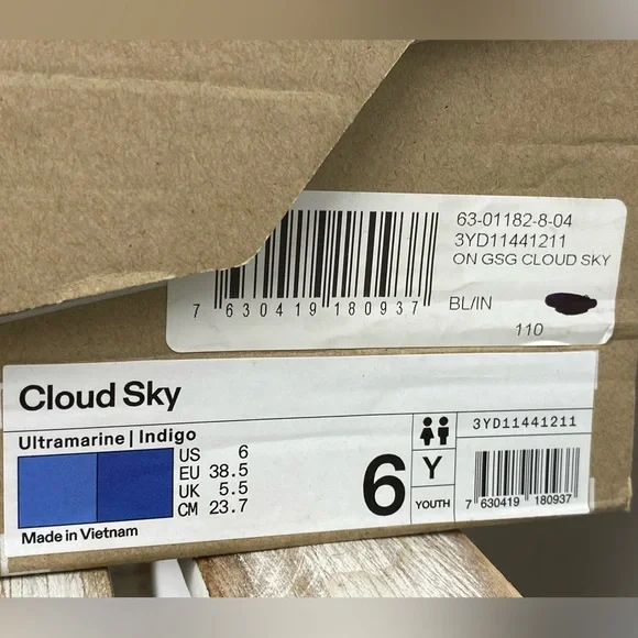 On Runninh Cloud Sky sneakers are lightweight, blue agile running shoes size Y6 - Picture 7 of 11